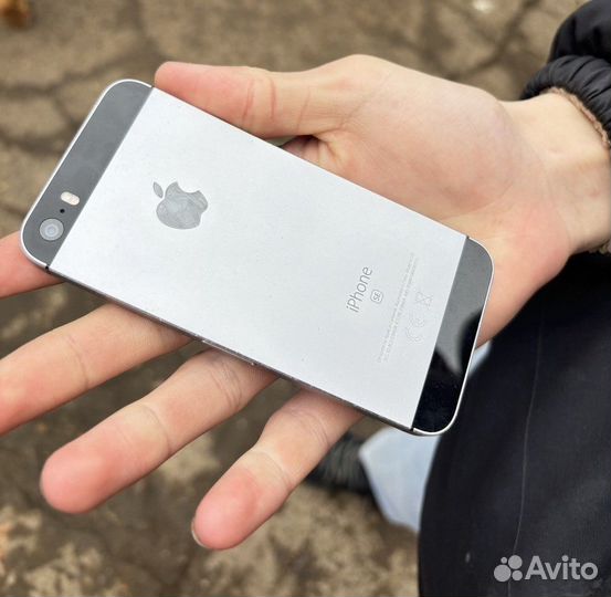 iPhone SE, 32 ГБ