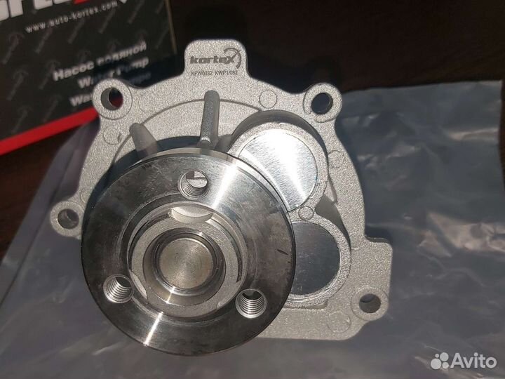 Водяной насос помпа Opel Astra h J