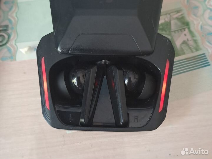 Беспроводные наушники новые