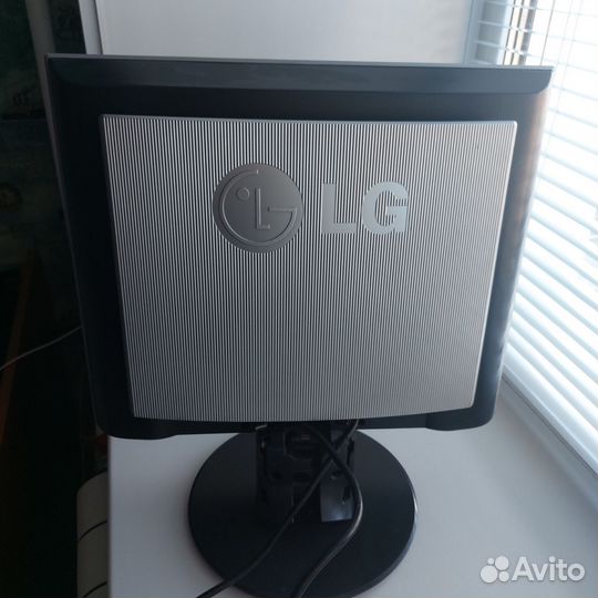 Монитор LG flatron L1730S
