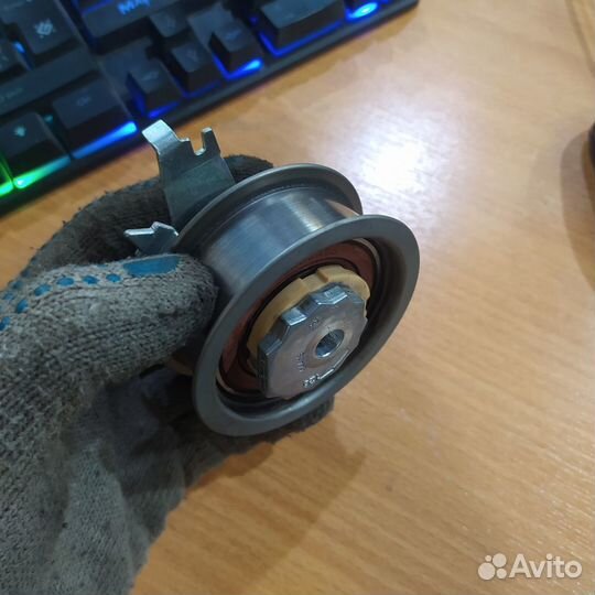 Ролик ремня грм натяжной vag 04E109479A