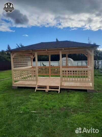 Беседка деревянная на сваях