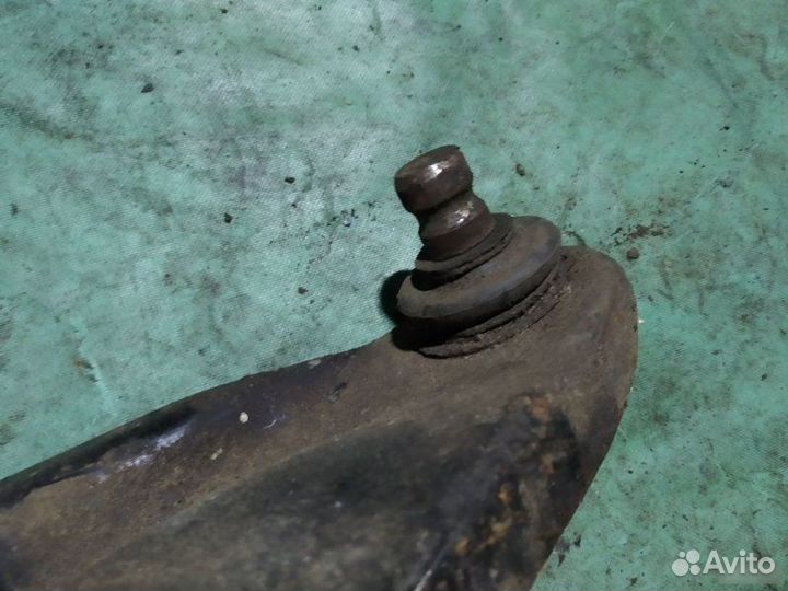 Рычаг подвески передний правый Renault Logan