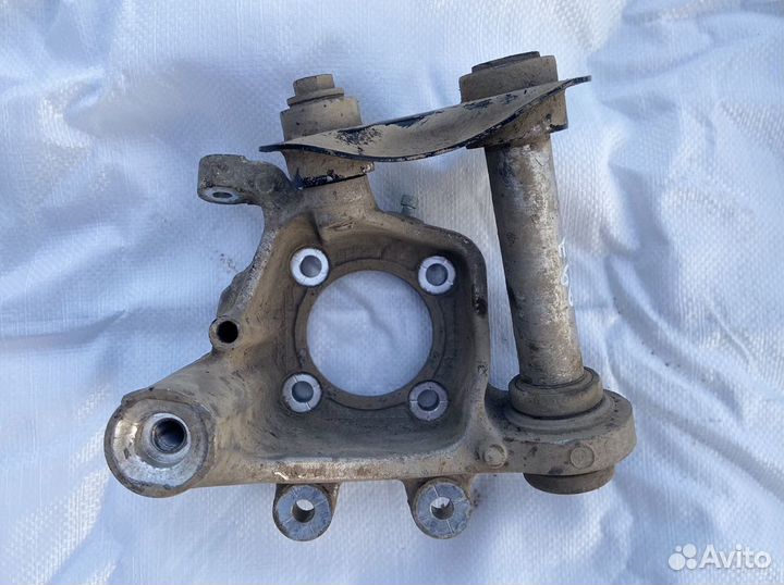 Задний левый кулак BMW E66