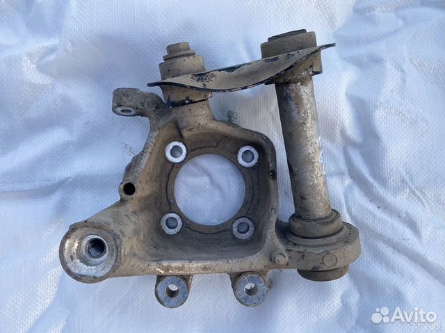 Задний левый кулак BMW E66