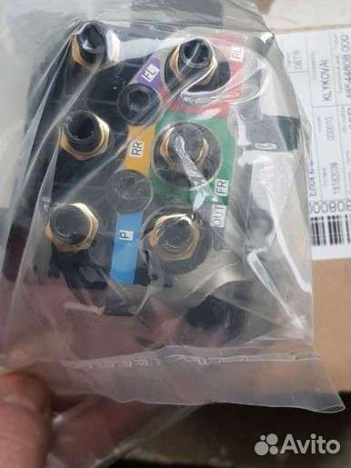 Блок клапанов пневмоподвески touareg, 7P0 698 014B