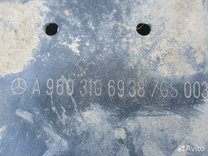 Кронштейн усилителя переднего бампера Mercedes-Ben