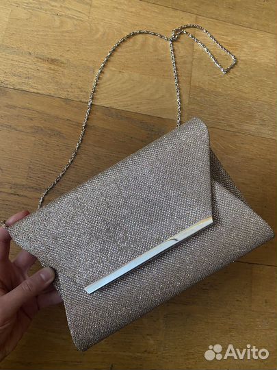 Клатч золотистый на цепочке