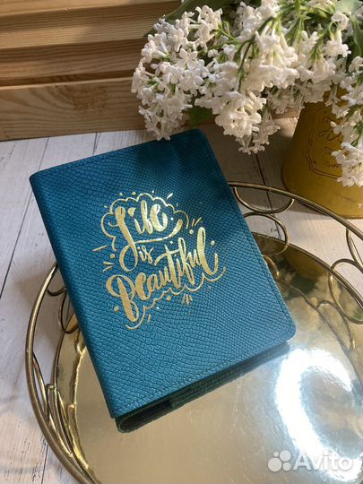 Обложка для паспорта на скрытой кнопке