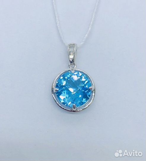 Золотая подвеска с камнем