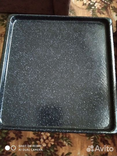 Противни, сковороды, кастрюли