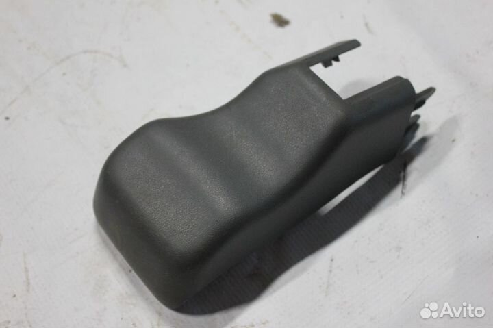 Заглушка водительского сиденья Toyota Land Cruiser