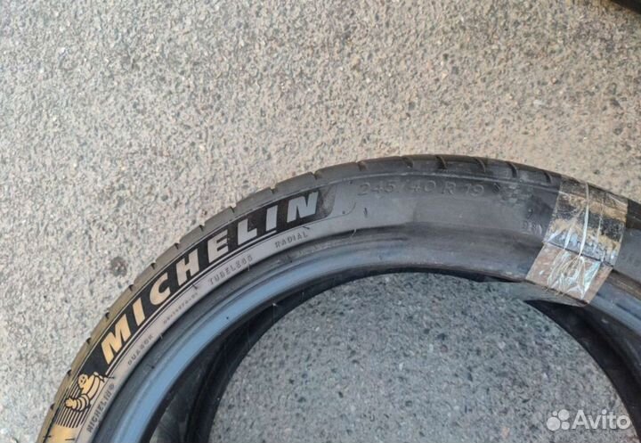 Michelin Pilot Sport 4 245/40 R19 98Y