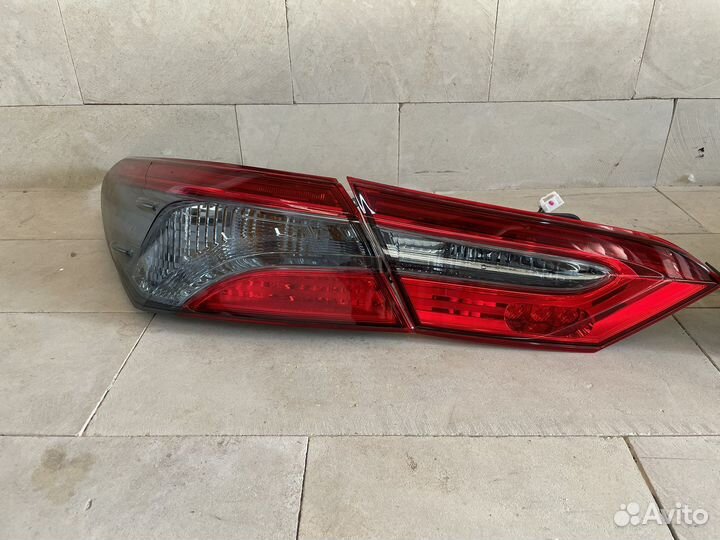 Toyota Camry v70 Фонарь задний
