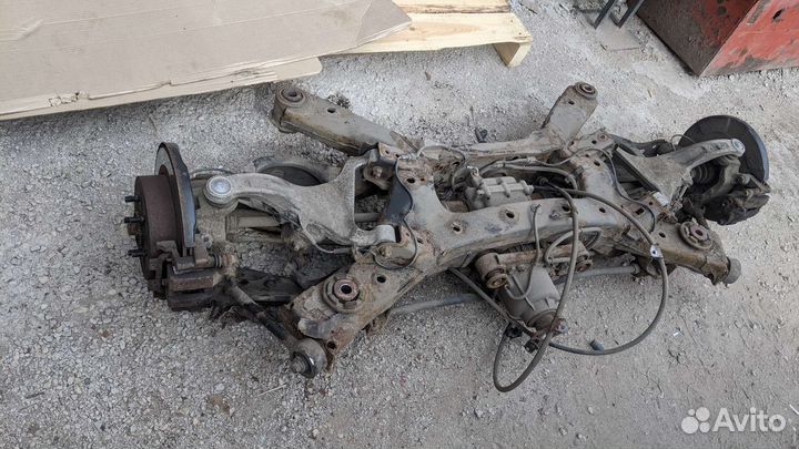 Задняя балка и редуктор в сборе