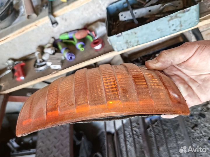 Поворотник на Мерседес 123