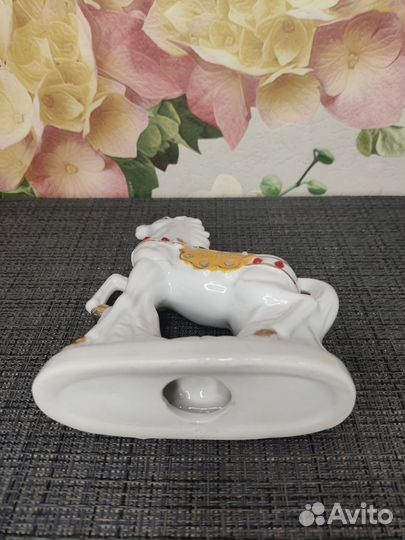 Статуэтка лошадь фарфор