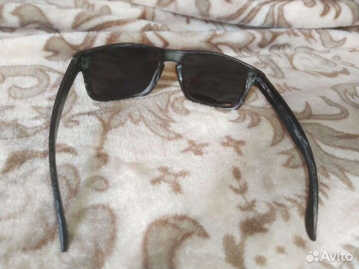 Очки солнцезащитные