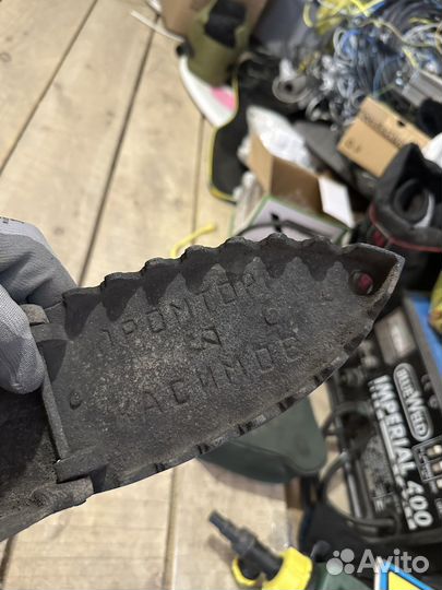 Старинный угольный утюг