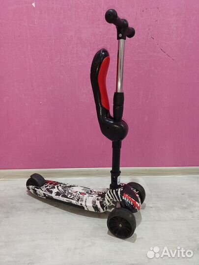 Самокат трехколесный с сиденьем