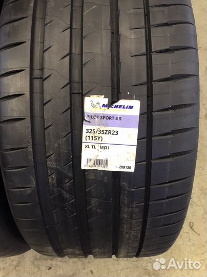 Michelin Pilot Sport 4 S 285/40 R23 и 325/35 R23 115Y