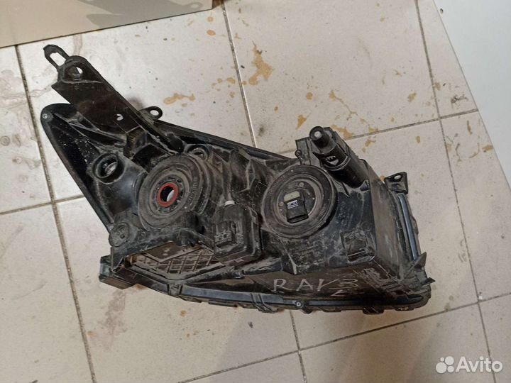 Фары Toyota RAV4 A30