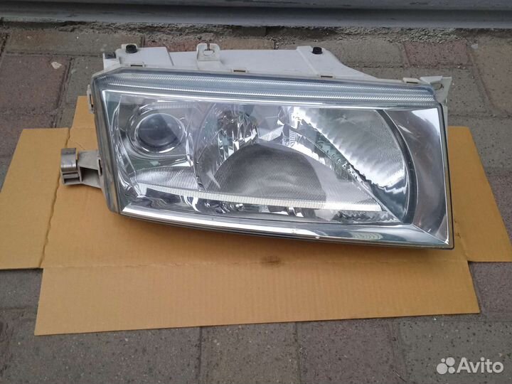 Фара правая Шкода Октавия Тур (Оригинал)