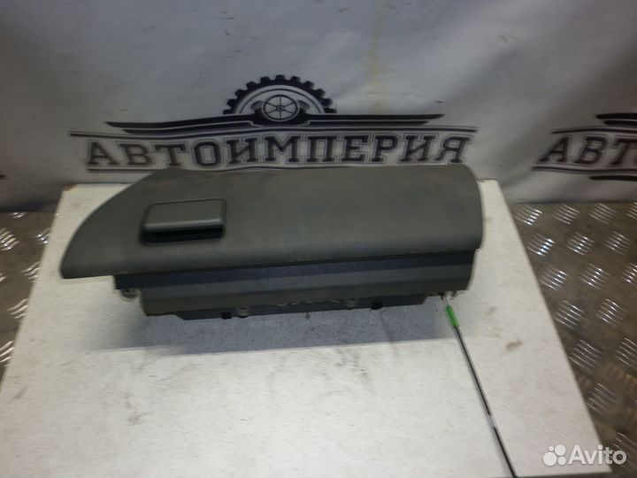 Бардачок Toyota Prius 40 Alpha / V / +