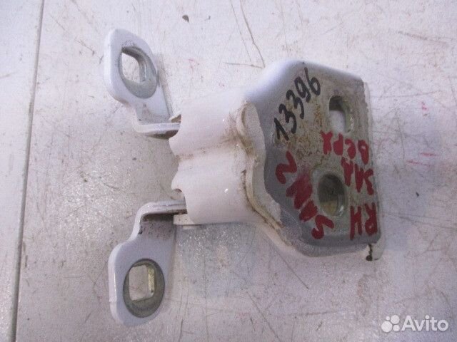 Петля двери задней правой верхняя Renault Sandero