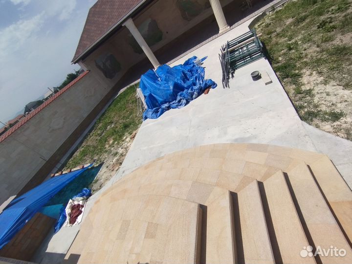 Лестница с камнем даг