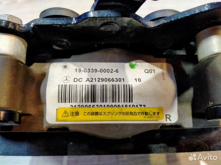 Петля капота Mercedes-Benz 212.054 E 300 212