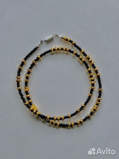 Черный чокер с золотыми вставками