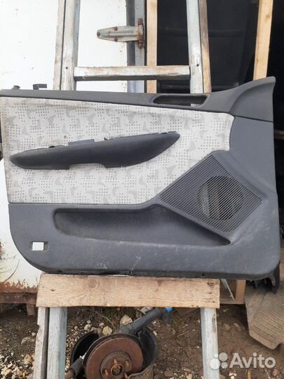 Обшивка двери Шкода Фабиа