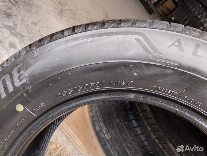 Bridgestone Alenza 001 235/65 R17 108V