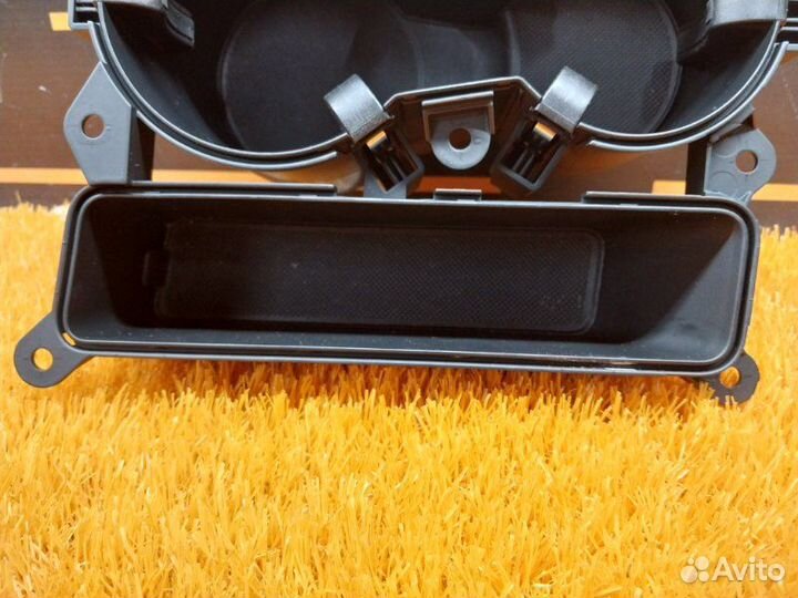 Подстаканник Audi A4 B8/8K cdhb 2009