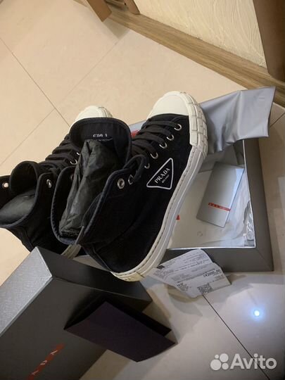 Оригинальные кроссовки Prada