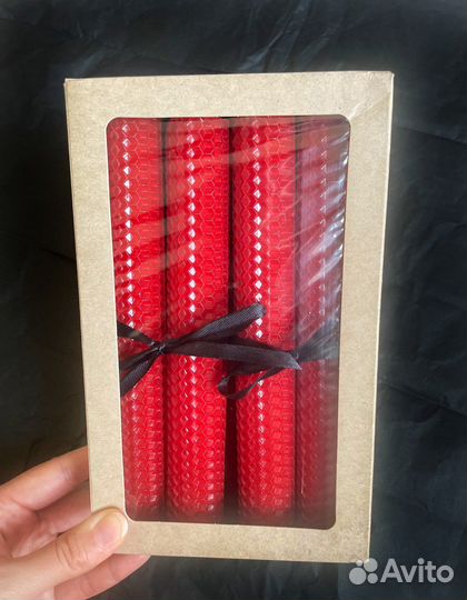 Набор красных свечей из вощины