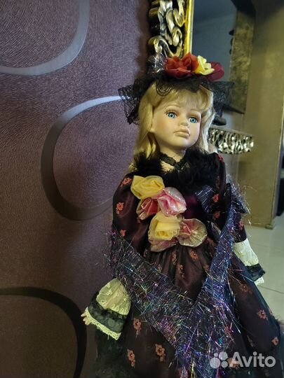 Кукла фарфоровая коллекционная