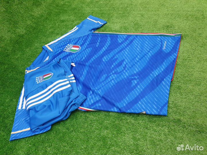 Футбольная форма сборной Италии 2023/24 домашняя