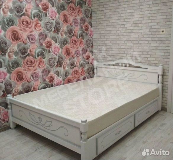 Кровать массив