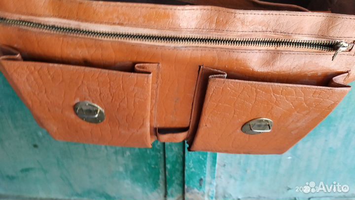 Старинный кожаный портфель