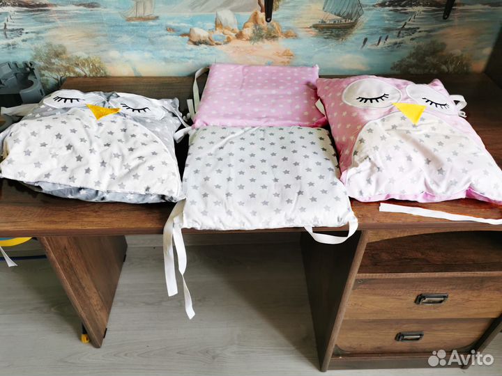 Детская кроватка с маятником и комодом