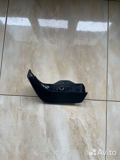 Брызговик задний правый Mitsubishi Outlander С