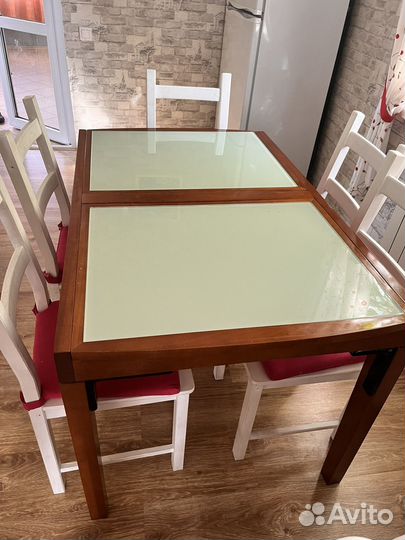 Стол и стулья