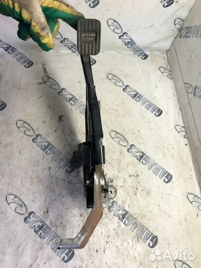 Педаль стояночного тормоза Toyota noah