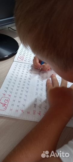 Преподаватель каллиграфии