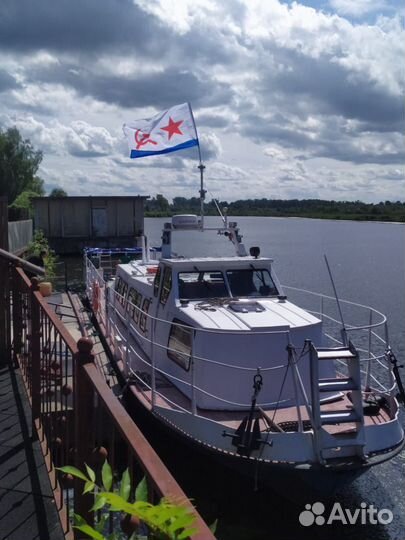 Речные прогулки на катере