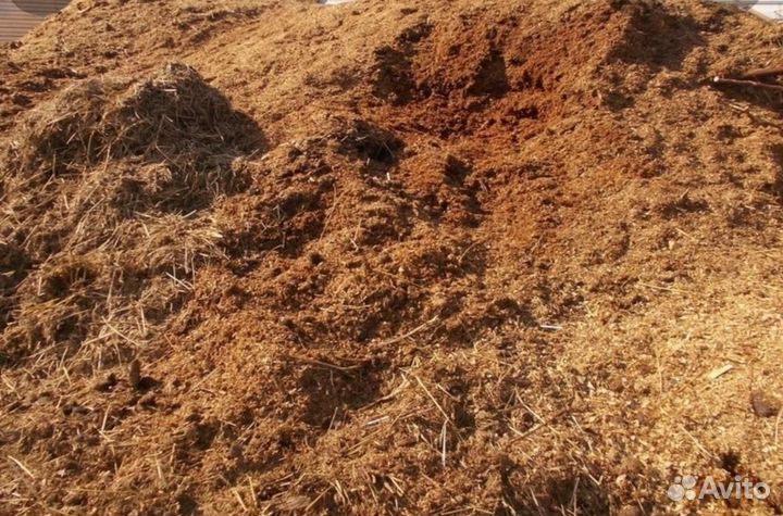 Перепревший конский навоз в мешках и россыпью