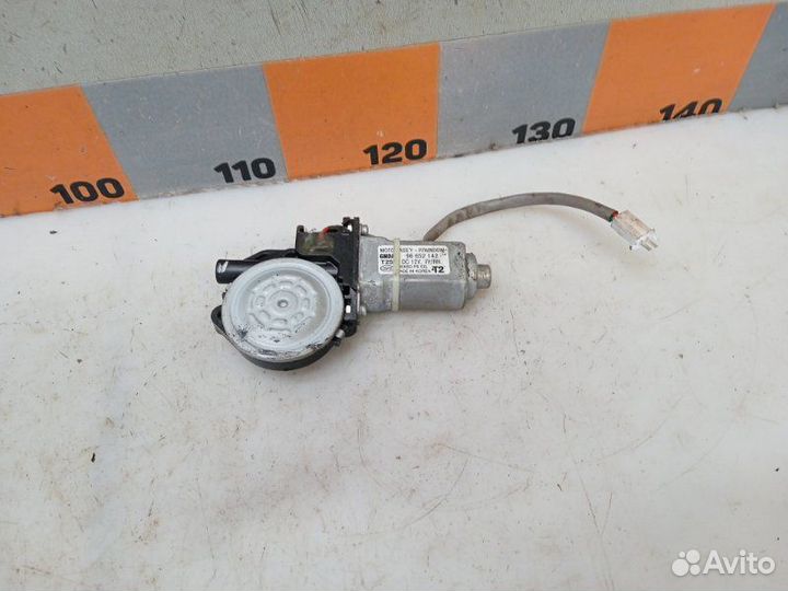 Моторчик стеклоподъемника передний правый