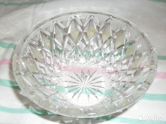 Хрустальные вазы с различными резными узорами